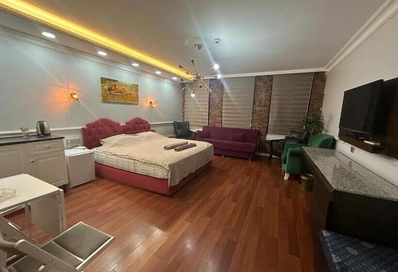استودیوی استاندارد, Konak Suite İn The Bar Street