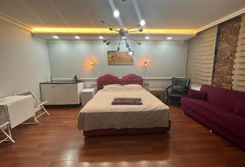 استودیوی استاندارد, Konak Suite İn The Bar Street