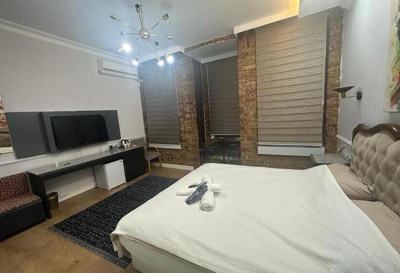 استودیوی استاندارد, Konak Suite İn The Bar Street