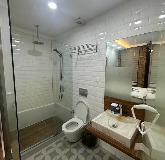 استودیوی استاندارد, Konak Suite İn The Bar Street