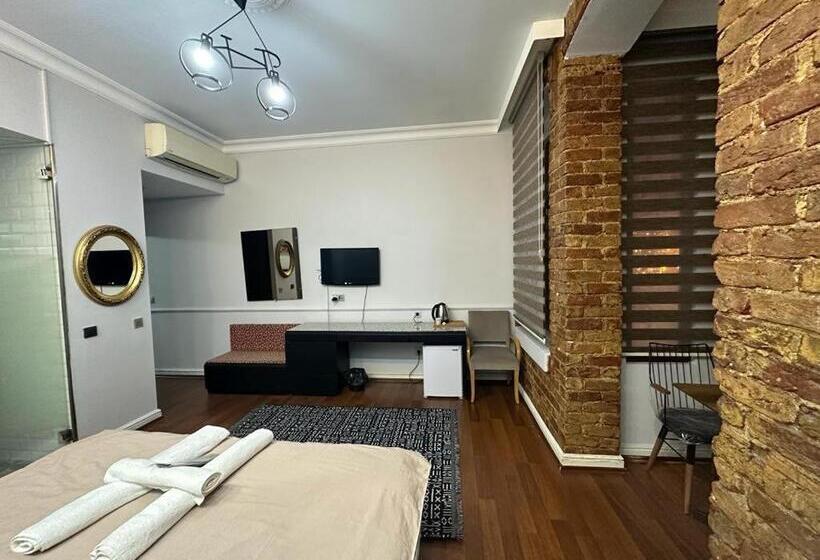 استودیوی لوکس, Konak Suite İn The Bar Street