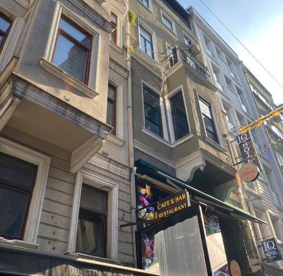 استودیوی لوکس, Konak Suite İn The Bar Street