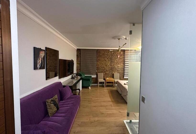 استودیوی استاندارد, Konak Suite İn The Bar Street