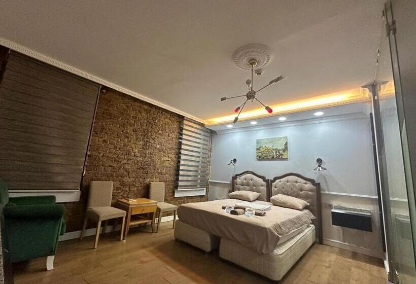 استودیوی استاندارد, Konak Suite İn The Bar Street