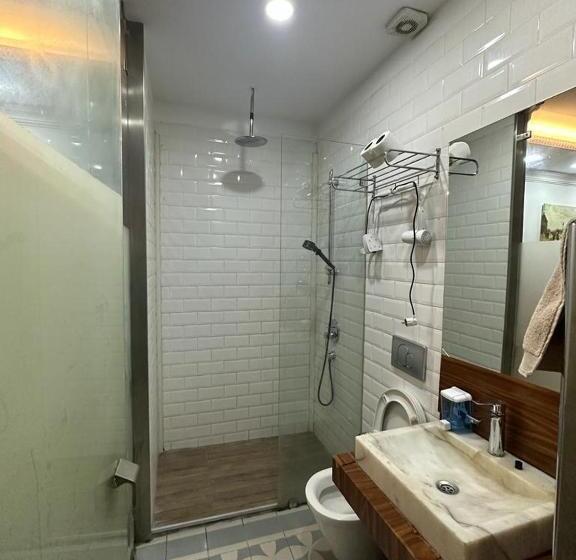 استودیوی استاندارد, Konak Suite İn The Bar Street