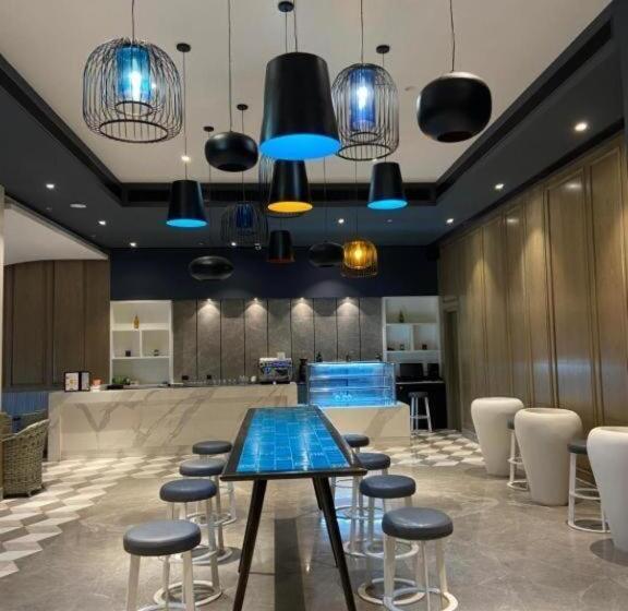 استودیوی لوکس, Neel Skye   Couple Friendly   Dlf My Pad, Gomtinagar , Lucknow