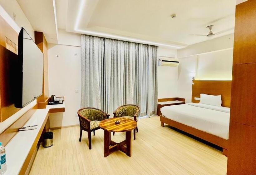 استودیوی لوکس, Neel Skye   Couple Friendly   Dlf My Pad, Gomtinagar , Lucknow