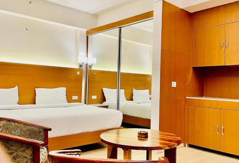 استودیوی لوکس, Neel Skye   Couple Friendly   Dlf My Pad, Gomtinagar , Lucknow