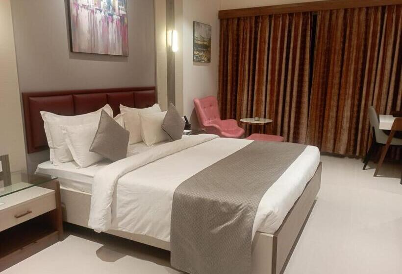 Номер Deluxe, Pushpak Hotel & Convention