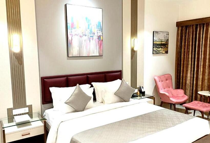 Номер Deluxe, Pushpak Hotel & Convention