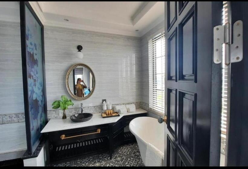 اتاق خانوادگی, Biệt Thự đảo Kim Liên Vườn Vua