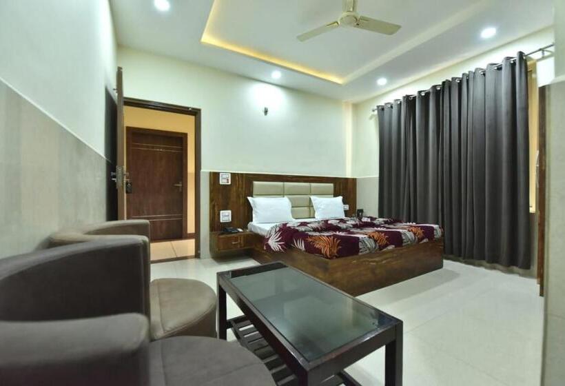 Номер Deluxe, Royal Inn Jammu