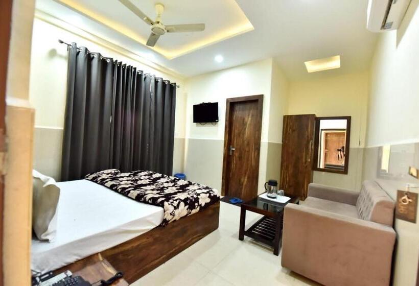 Номер Deluxe, Royal Inn Jammu