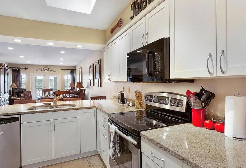 1 Bedroom Apartment Lake View, Lake Travis Stunning Waterfront, Sunset & Pool Views, Pet Friendly, Boat Ramp, Lago Vista, Texas