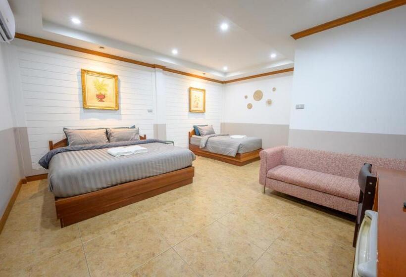 Habitación Triple Estándar con Balcón, Halo Sea Koh Larn