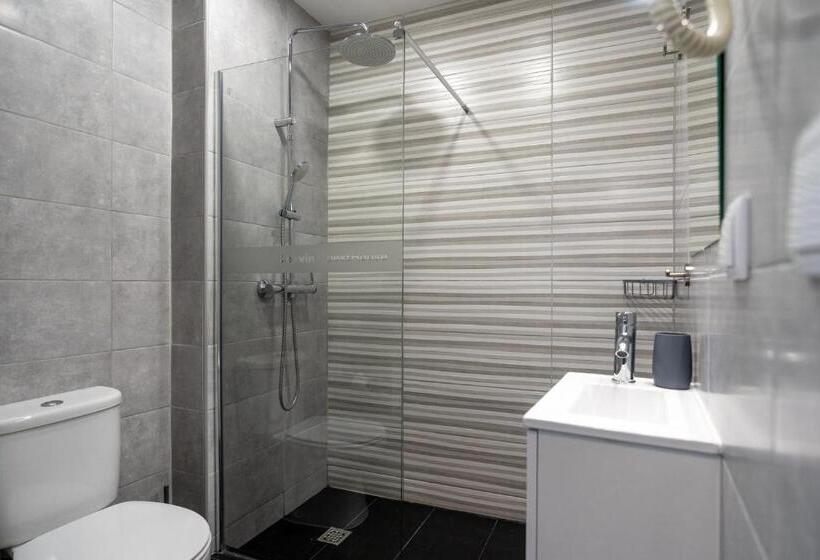 Номер Deluxe с Балконом, Leevin Guesthouse