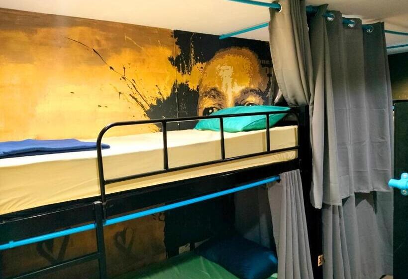 공동 객실, Wet! A Pool Party Hostel By Wild & Wandering