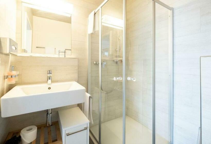 Номер Стандарт с Балконом, Tailormade Hotel IDEA Spreitenbach