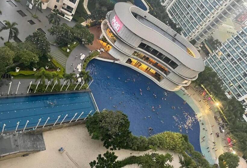 Студио Стандарт Вид на Бассейн, Azure Urban Resort Residences