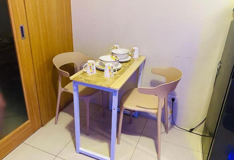 Quarto Familiar, Shell Residences   Tower D8