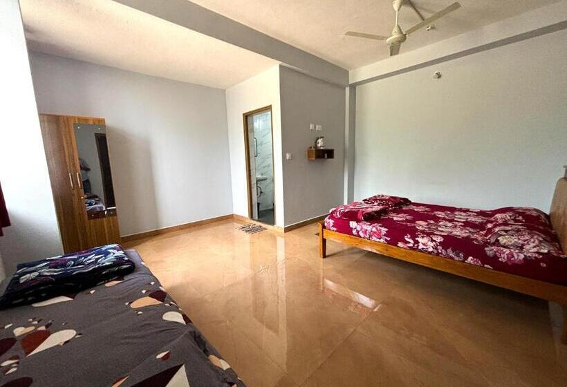 Номер Стандарт Трехместный, Sri Swarna Darvi Lodge Horanadu