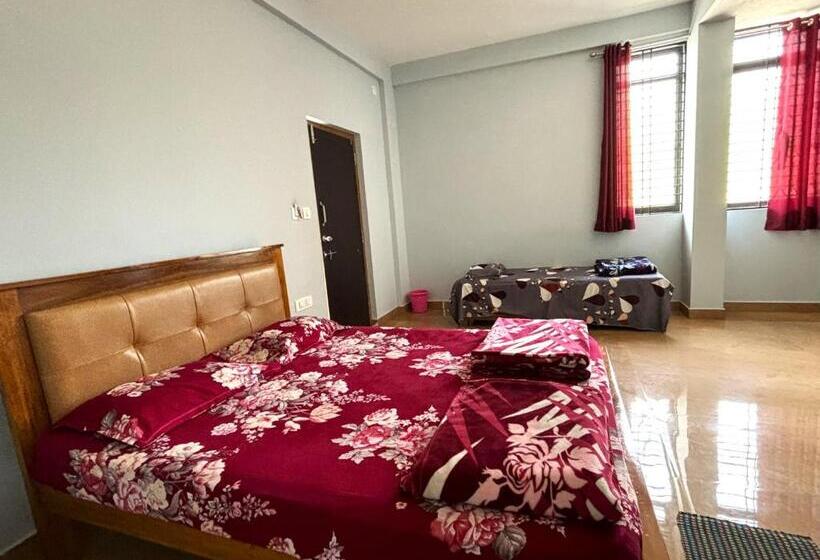 Номер Стандарт Трехместный, Sri Swarna Darvi Lodge Horanadu