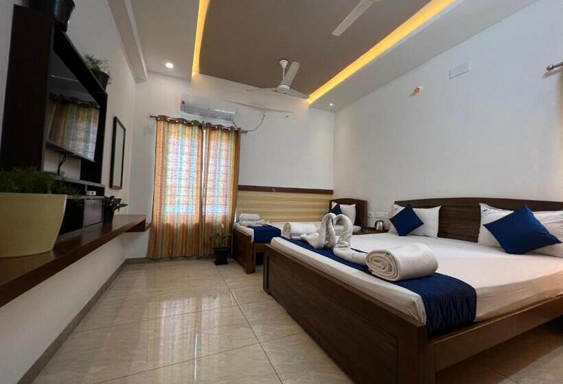 豪华三人间, Raja Residency