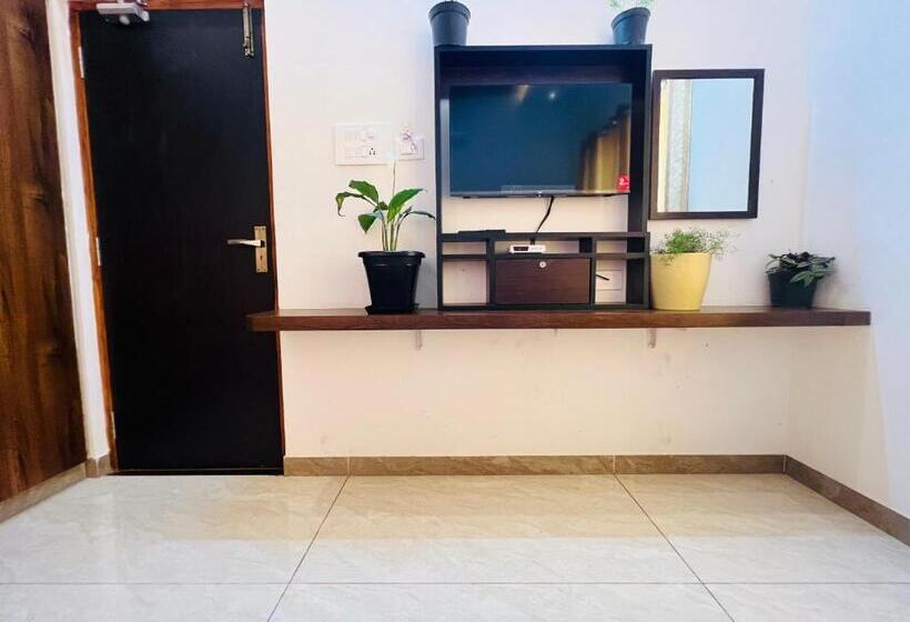 Семейный Номер, Raja Residency
