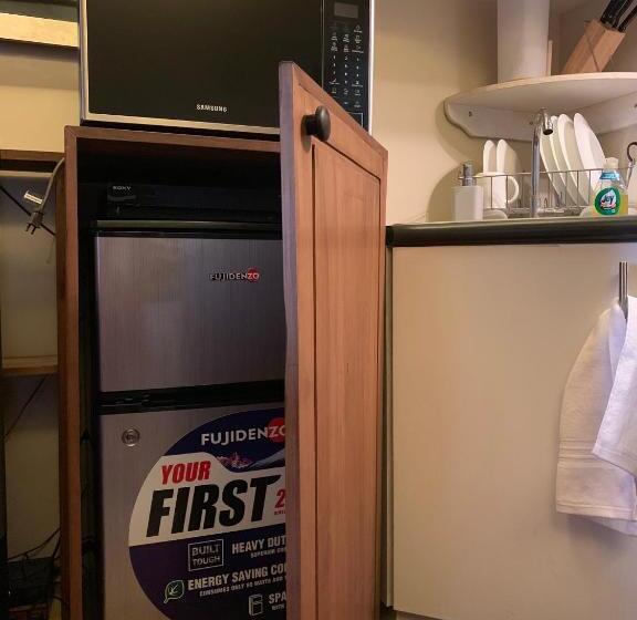 スタンダードスタジオ, Penthouse Condo Studio Unit Centrio Tower W/ Stove