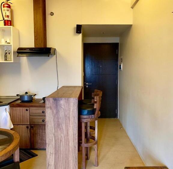 スタンダードスタジオ, Penthouse Condo Studio Unit Centrio Tower W/ Stove
