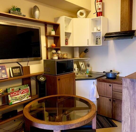 スタンダードスタジオ, Penthouse Condo Studio Unit Centrio Tower W/ Stove