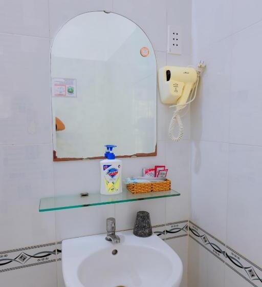 اتاق خانوادگی, Red Hotel Côn đảo