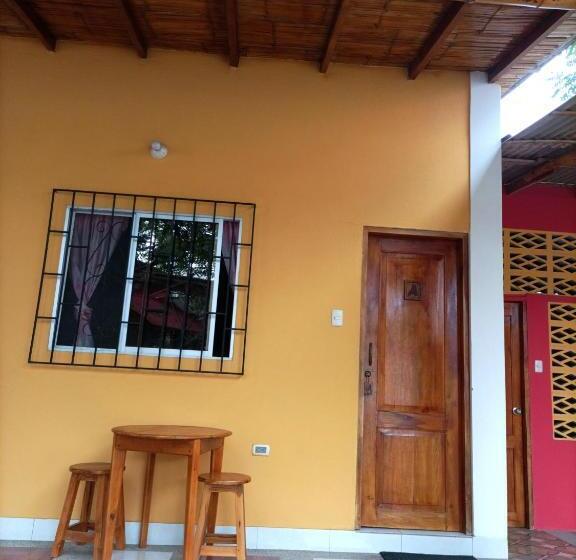 اتاق استاندارد سه نفره, La Casa De Lili