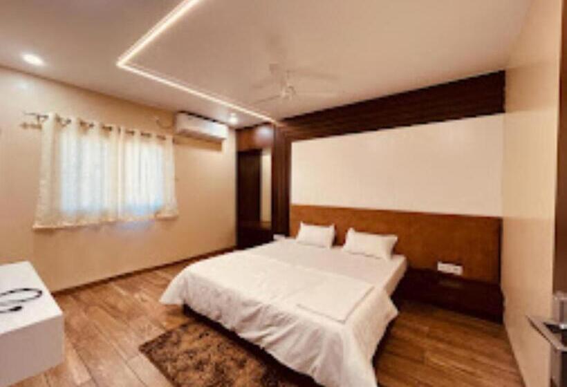 スタンダードルーム, Luxury Inn,damoh