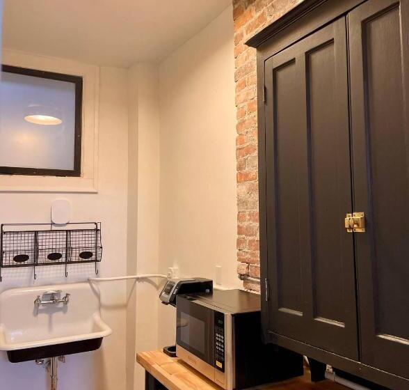 침실 1개 아파트, Library Square Suites
