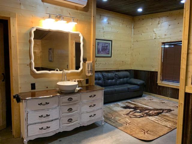 Студия Стандарт, Painted Lakes Ranch