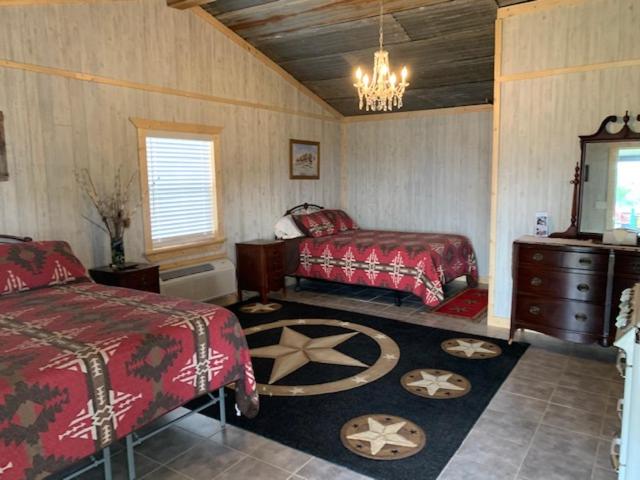 Студия Стандарт, Painted Lakes Ranch