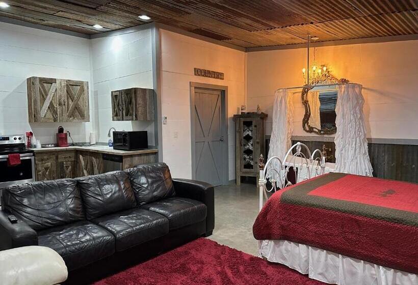 Семейный Номер, Painted Lakes Ranch