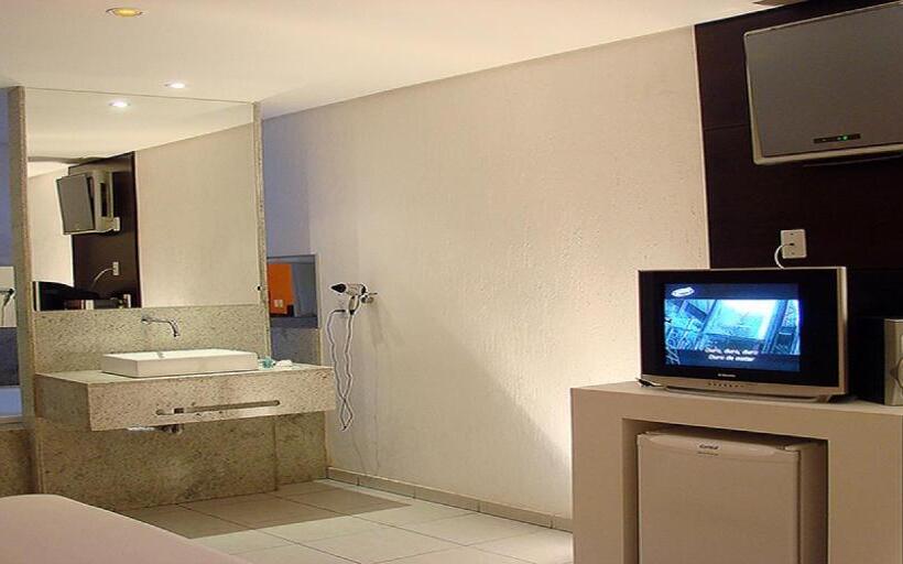 스탠다드 스튜디오, Status Motel Perimetral Adults Only