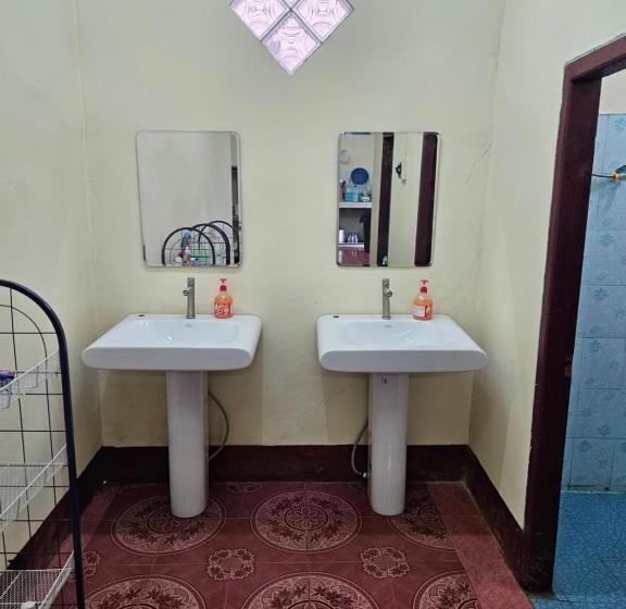 تختخواب در اتاق مشترک, Kai Lions International Hostel Paksong