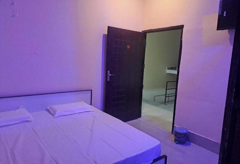 اتاق کلاسیک سه تخته, Oyo Hotel Moonlight
