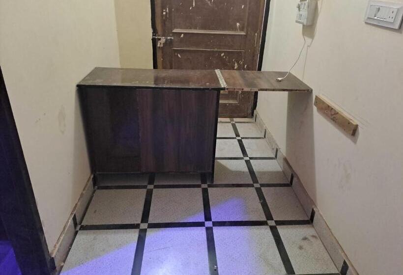 اتاق کلاسیک سه تخته, Oyo Hotel Moonlight
