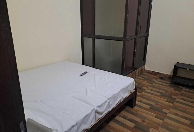 اتاق کلاسیک سه تخته, Oyo Hotel Moonlight