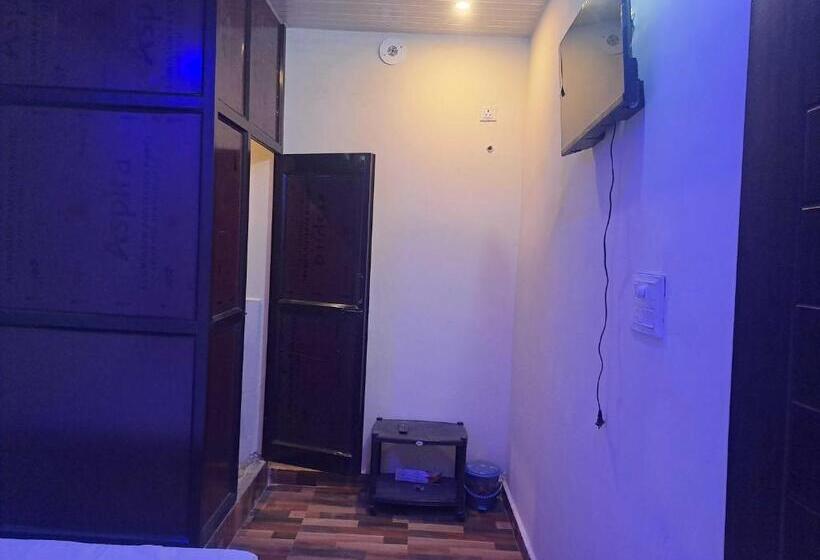 اتاق کلاسیک سه تخته, Oyo Hotel Moonlight
