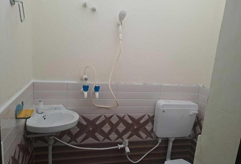 اتاق کلاسیک سه تخته, Oyo Hotel Moonlight