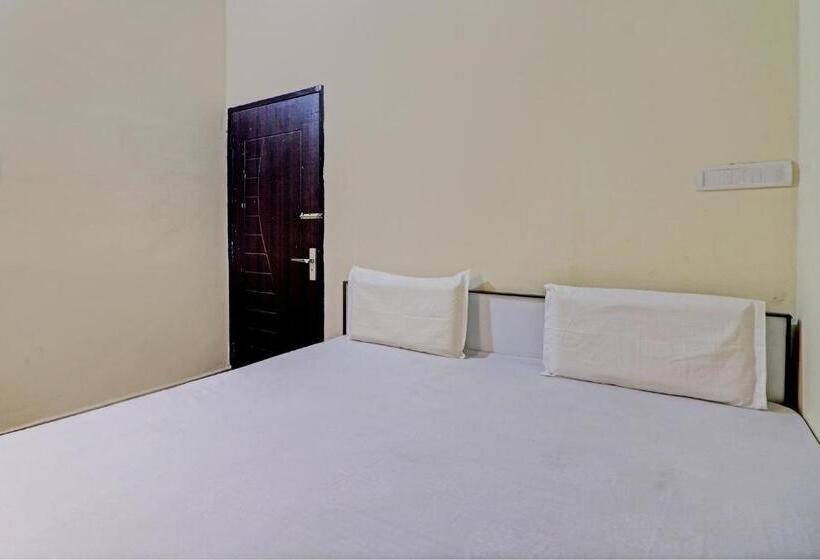 اتاق کلاسیک سه تخته, Oyo Hotel Moonlight