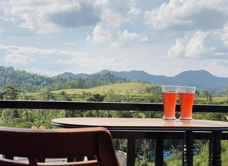 标准三人间, Misty Coorg Greens