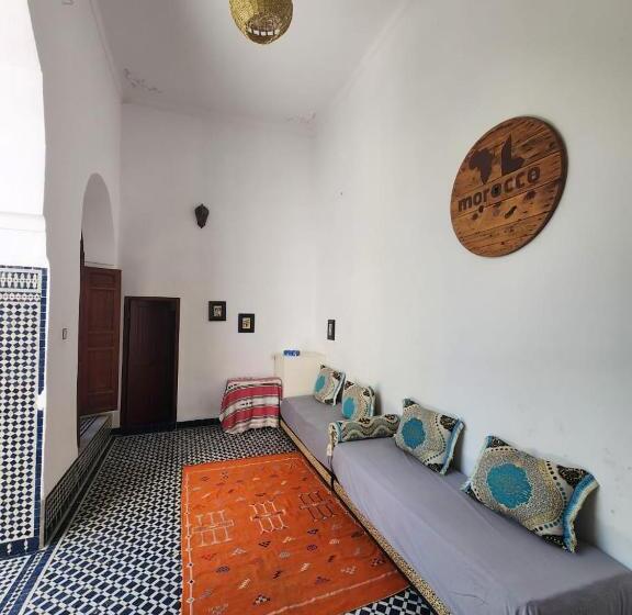 اتاق استاندارد سه نفره, Fez Experiences