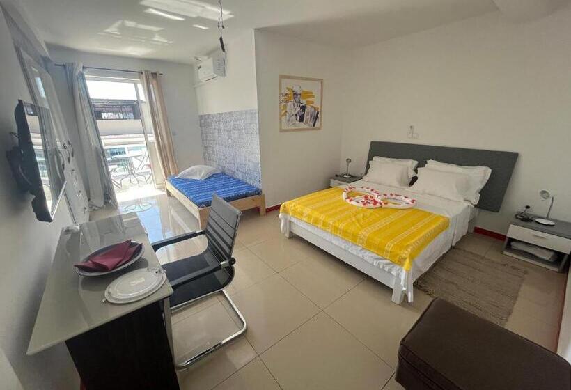 Standard Triple Room with Terrace, Principal
