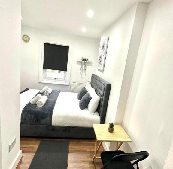Номер Стандарт, Hounslow Suites   Tw3